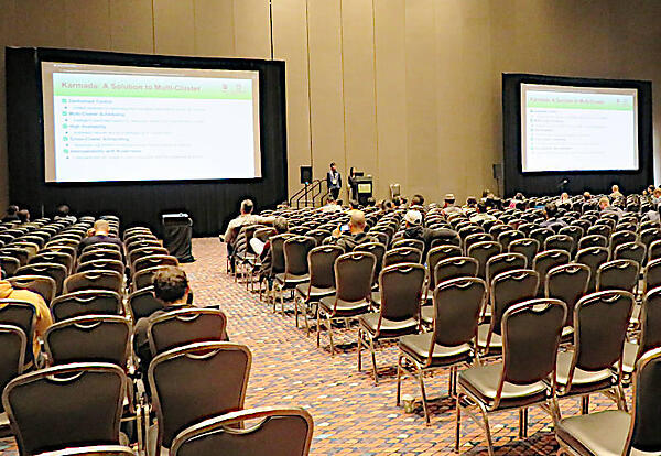 大きな会場なのに参加者の数が残念過ぎる