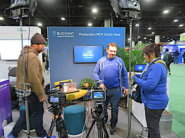 Buoyantのブースは動画撮影のためのセットとなっていた