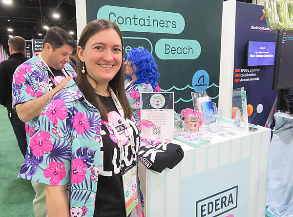 EderaのブースのMarina Moore氏。CNCFのTAG SecurityのCo-Chairだ