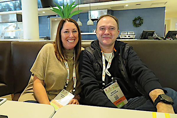 インタビュー中のWeaver氏（左）とSalvador氏（右）