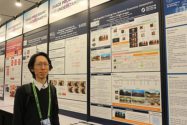 インタビューに応える小川教授