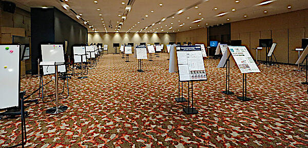 ポスターセッションが行われた会議室。まだ始まったばかりで無人状態だった