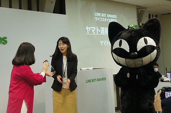 ライフスタイル部門賞のヤマト運輸。マスコットキャラも登場