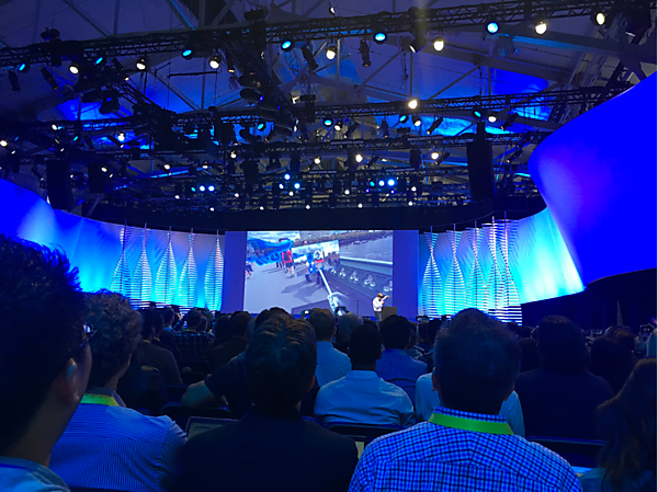 Facebookの開発者カンファレンスf8の様子