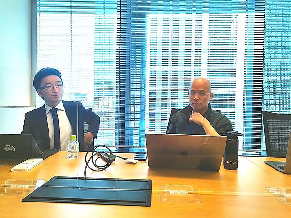 インタビューに応えるPingCAP CEOのMax Liu氏(右)とPingCAPの日本代表、韓偉氏(左)