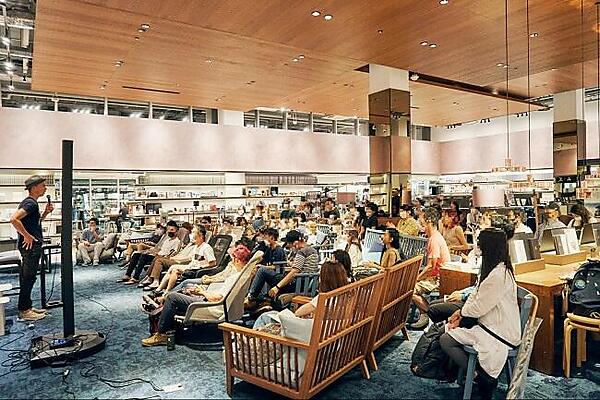 会場は満員御礼となった