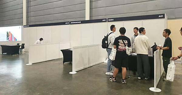 そもそも担当者不在のブースも多い