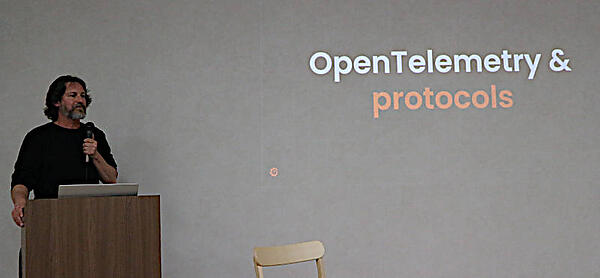 OpenTelemetryとプロトコルの例を使って説明