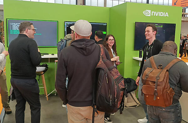 NVIDIAのブース。定番のグリーンで目立っていた