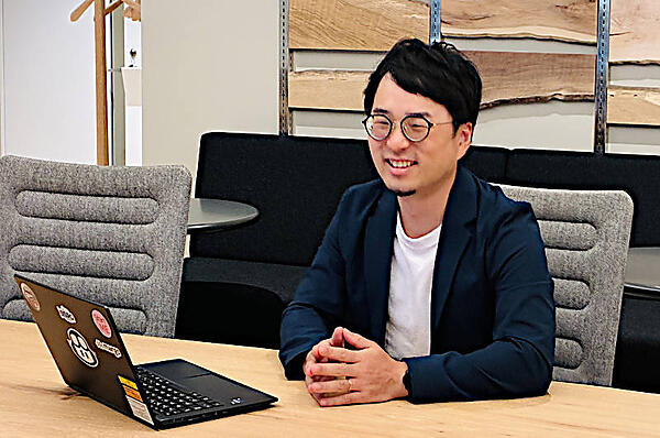 インタビューに応える増井氏