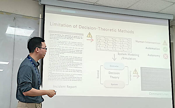 判断を下してシステムに反映するためには人間による手作業が必要だった